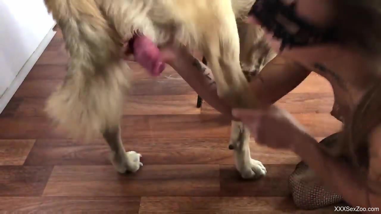 Masked hottie is going to deepthroat cock for real