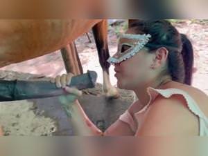 Bestiality Videos: Valeria's Deepthroat with a Horse - Extreme XXX