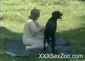 Black dog fucking a chubby-ass brunette mommy