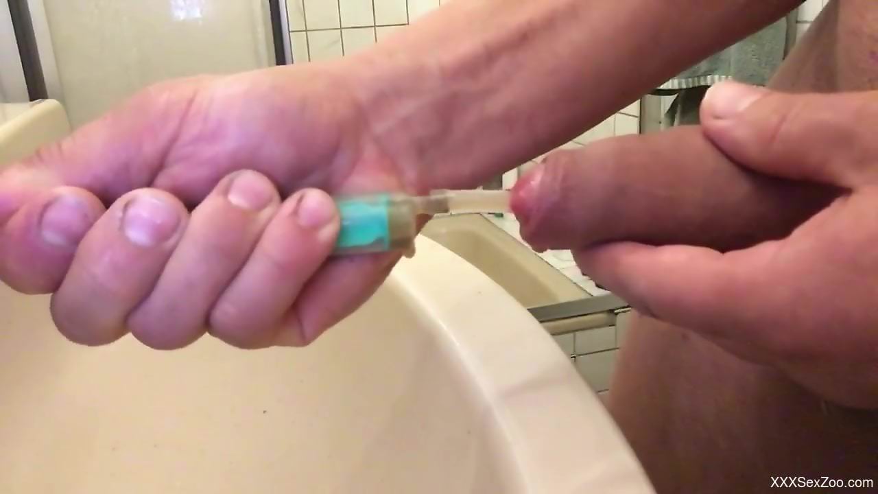 Dude shoves a tapeworm in his urethra while jerking off