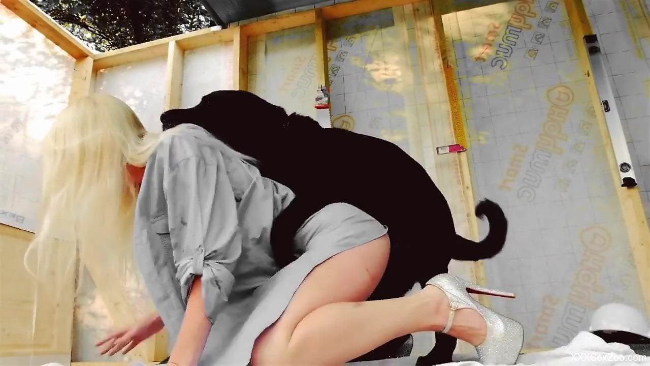 Pierced pussy blonde getting banged by a kinky beast