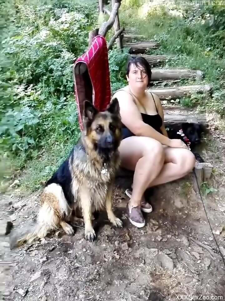 Fat mature home drilled by her dog and juiced with sperm
