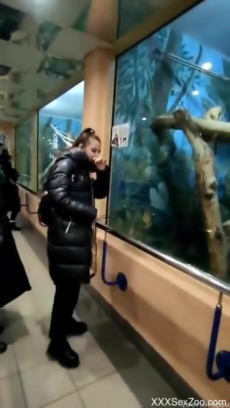 Amateur slut feels like trying zoophilia sex at the zoo