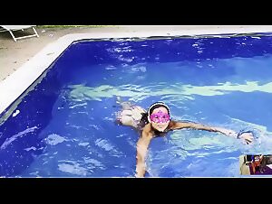 Muvisex video: Mia fucks with her girlfriend's dog