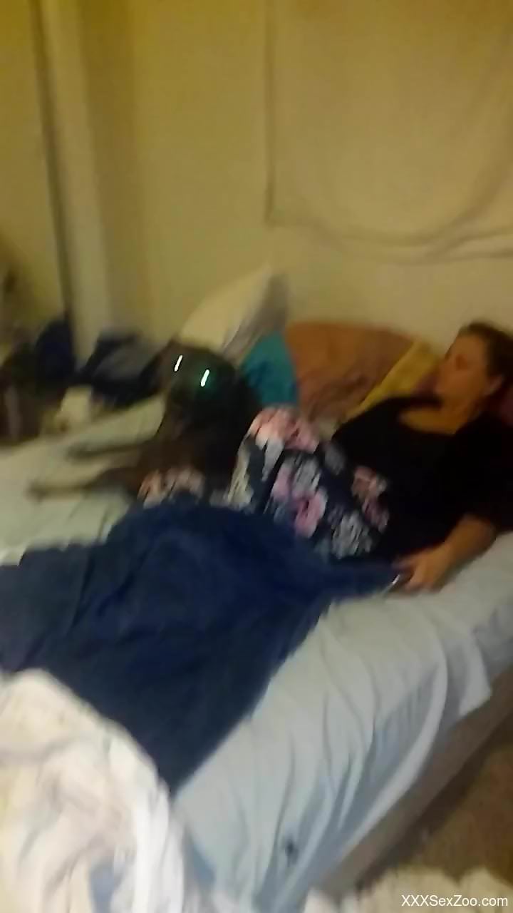 Nude mature licked in the pussy by her own dog