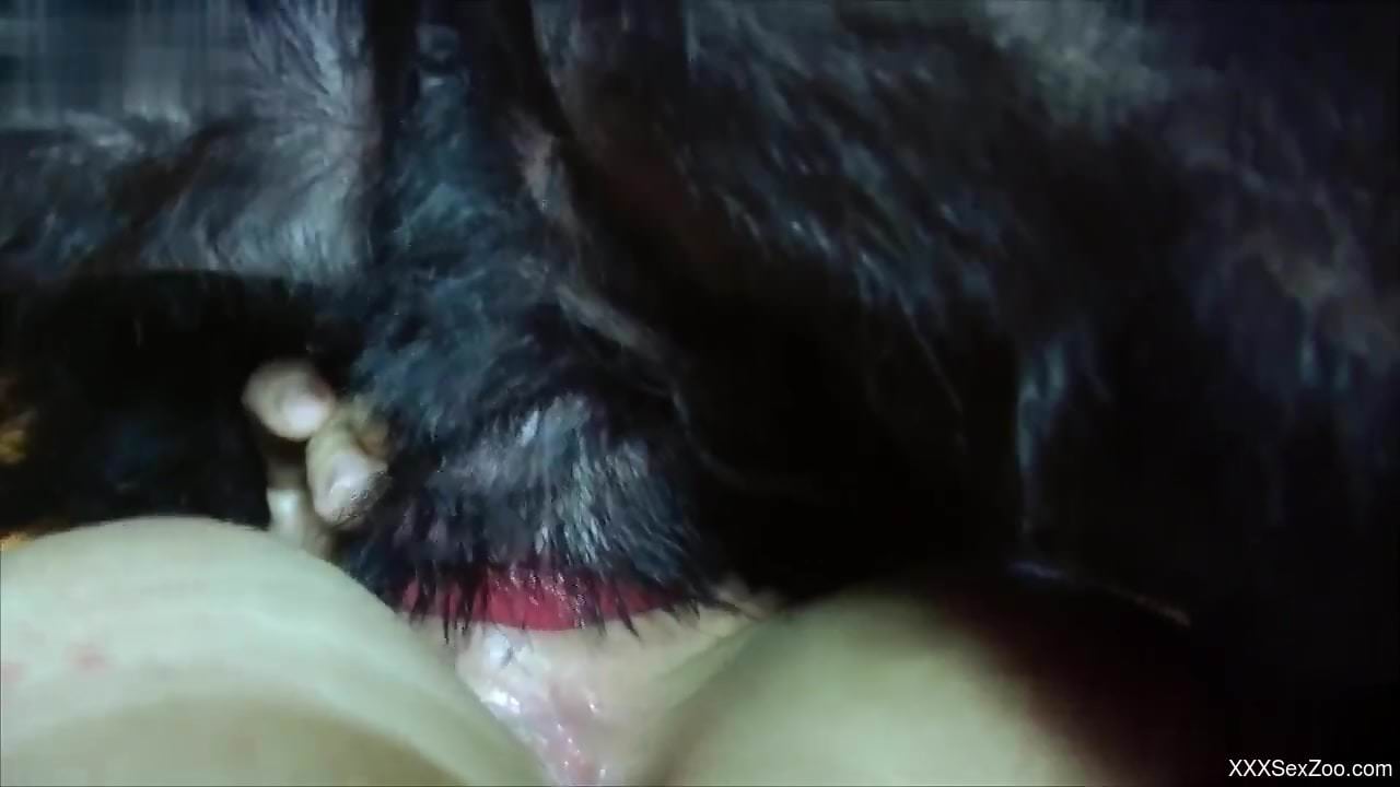 Mask-wearing brunette endures a hardcore gape sesh