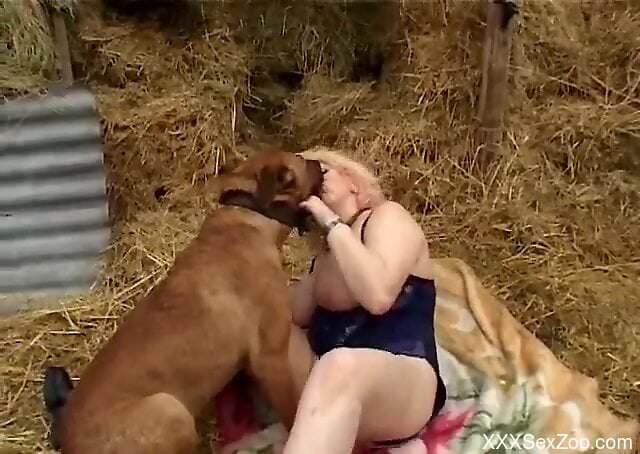 Blonde mature with huge tits combines oral sex with dog sex
