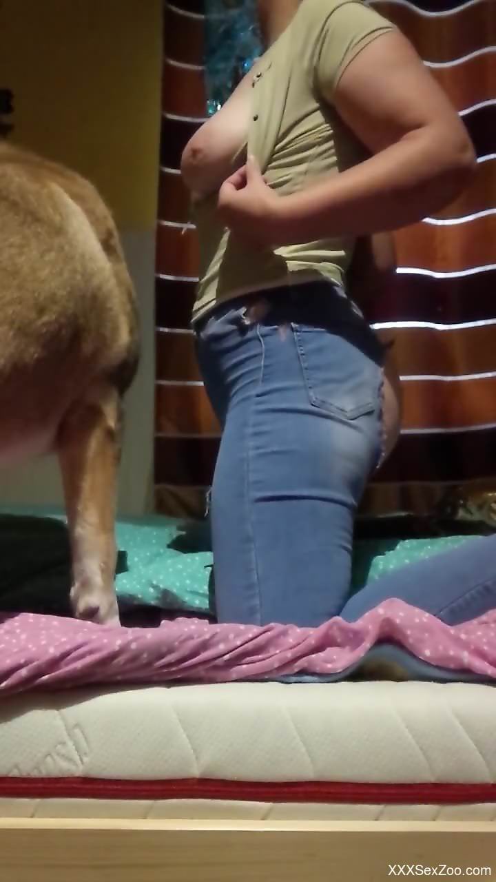 Bubble butt zoophile screwed by a sexy animal