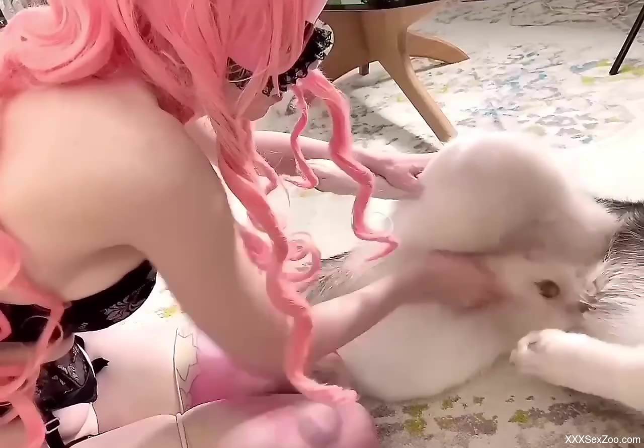 Pink hair hottie is having fun with a nice beast
