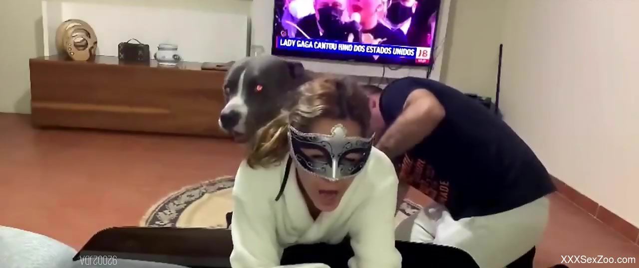 Hot lady in a mask getting humped by a dirty dog