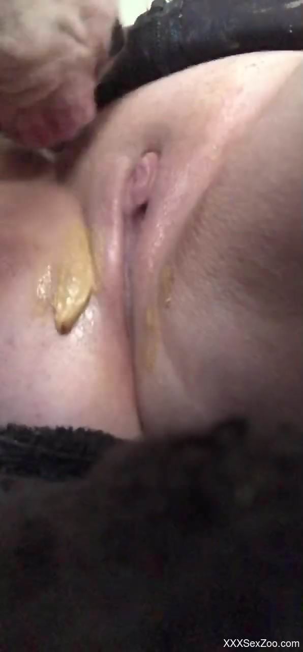 Animal is overeager as it enjoys the taste of that twat