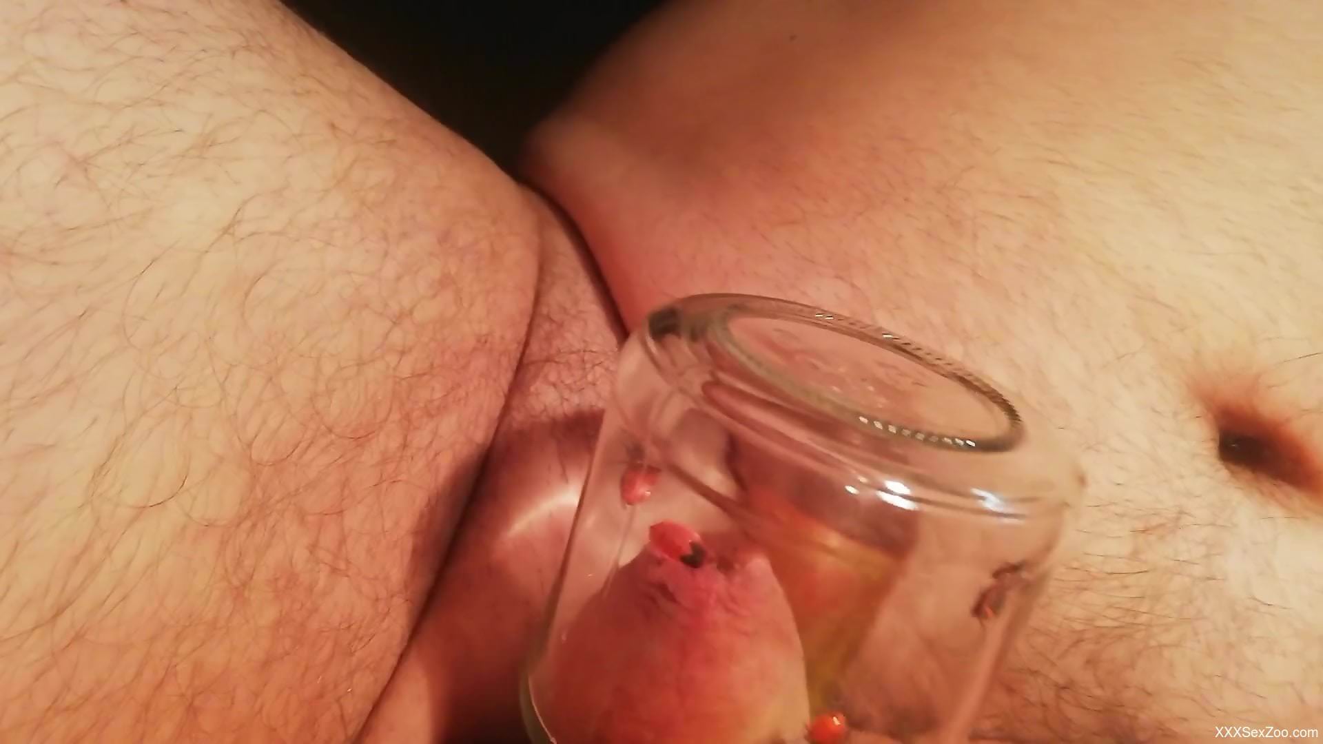 Horny man films himself masturbating with insects