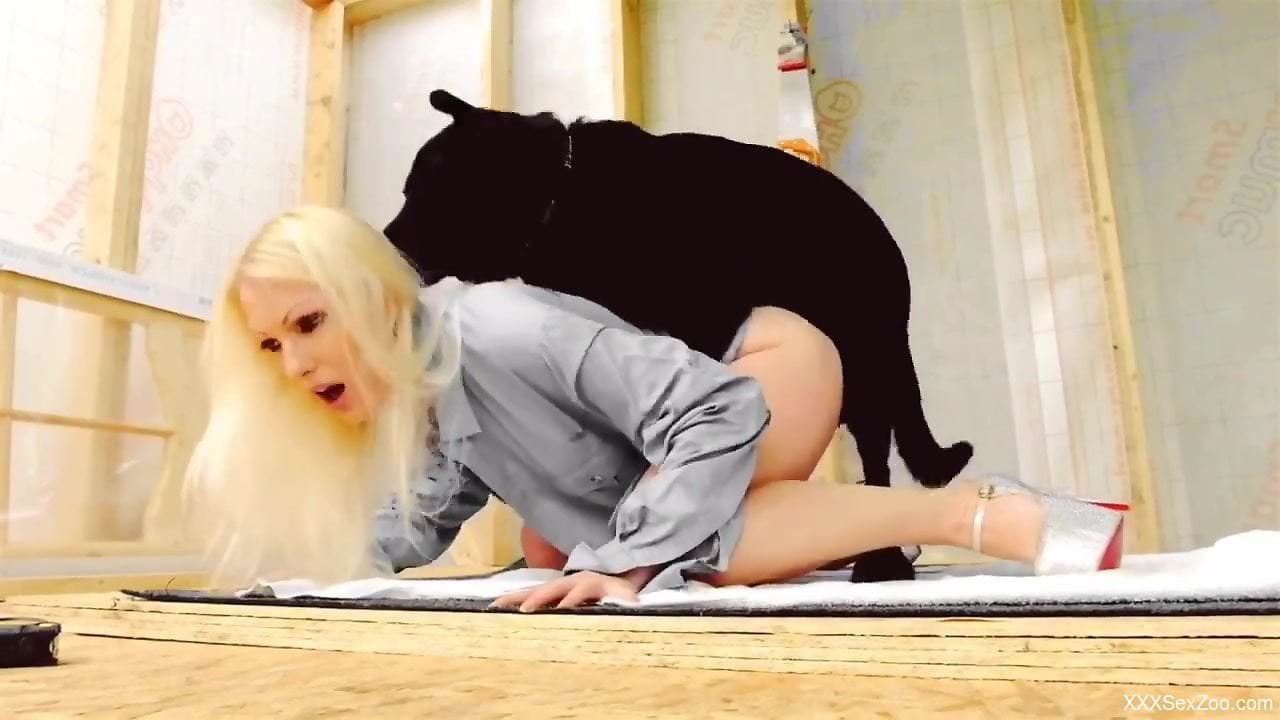 Nude blonde female cam fucked by a dog in a very harsh mode