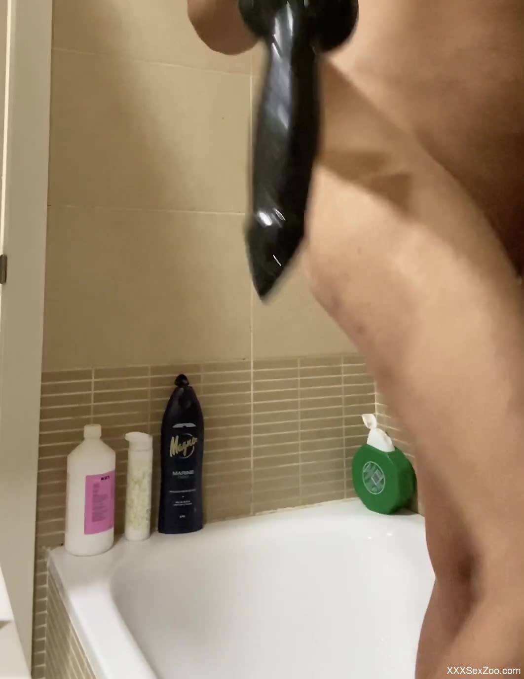 Dude using an animal dildo to fuck his butthole