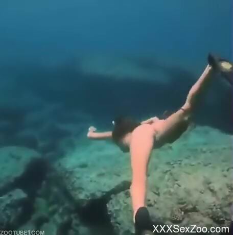 Marine perversions with a curvy babe feeling aroused