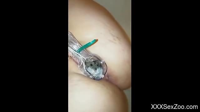 Naked female shares unique solo masturbation in a dirty zoo manner