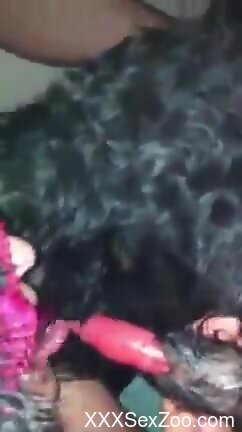 Needy woman plays with the furry dog in exclusive kinks