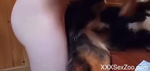 Dude fucks that dog with his meaty throbber too