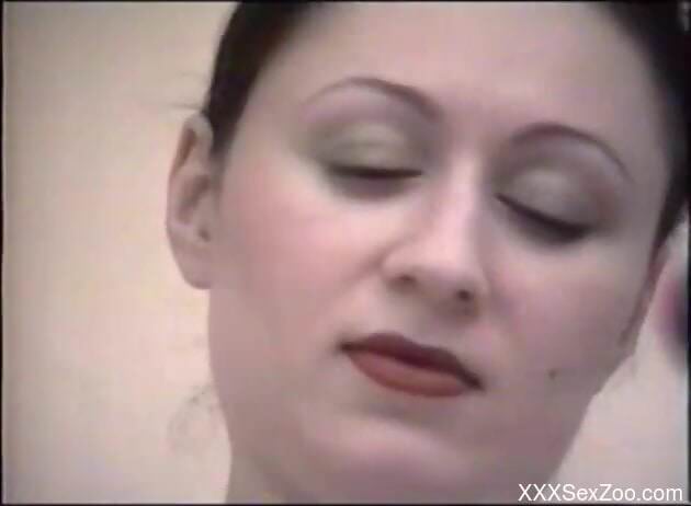 Thirsty broad swallows dog sperm after immaculate webcam sex