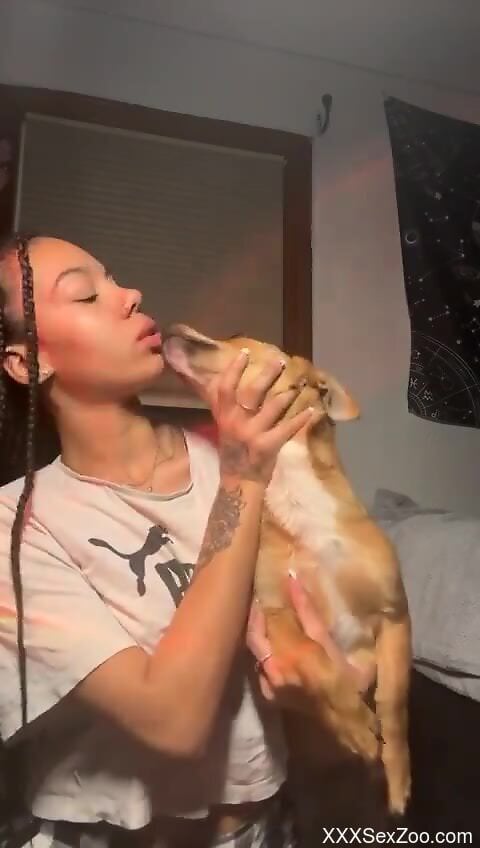 Inked Latina slut shows off ready to have wild zoo fun