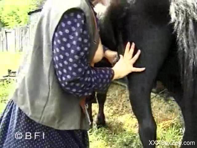 Outdoors blowjob for a horse by some yokel slut